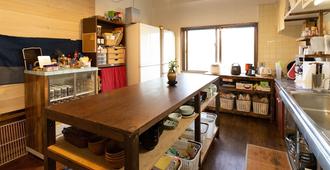 Guest House Asibina - Hostel - Ishigaki - Property amenity