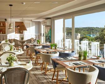 كاتالونيا ميرادور دي بورت - ماهون - مطعم