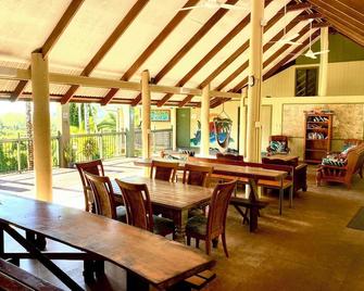 Jackaroo Treehouse Rainforest Retreat - Mission Beach - Restaurante