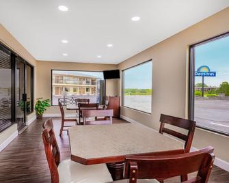 Days Inn by Wyndham St. Robert Waynesville/Ft. Leonard Wood - St Robert - Dining room