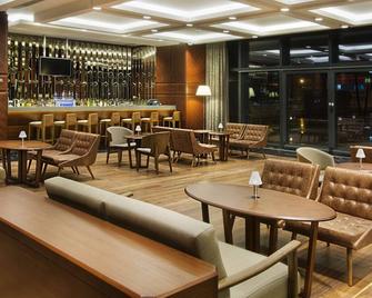 DoubleTree by Hilton Istanbul - Avcilar - Istambul - Bar