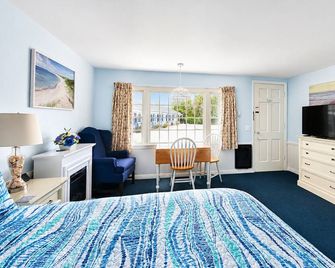 A Beach Breeze Inn - Harwich