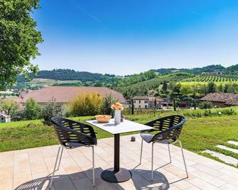 Tid House B&B - Costigliole D'Asti - Innenhof