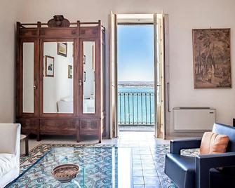 Duplex sul porto grande by Wonderful Italy - Siracusa - Living room