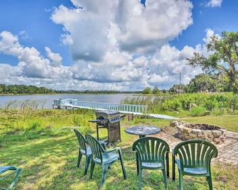Historic Crescent City Studio - Lakefront with Dock! - Crescent City - Patio