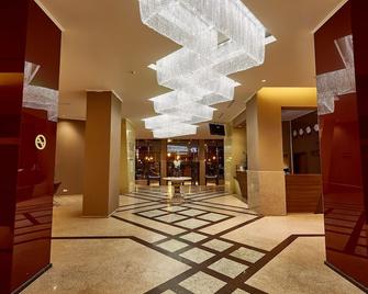 Central Plaza Hotel - Piatra Neamt - Recepción