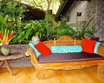 Aahh Bali Bed and Breakfast - South Kuta - Patio