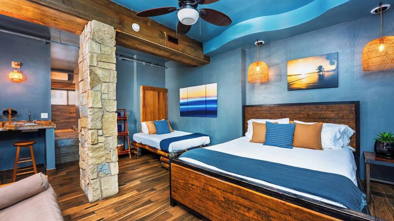 Nomads Hotel