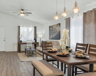 Stunning Vacation Home - Trails, Golf & Dining! - Marana - Dining room