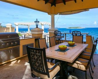 Spectacular Oceanfront 6 Bdrm Expansive Villa - St. John - Balkon
