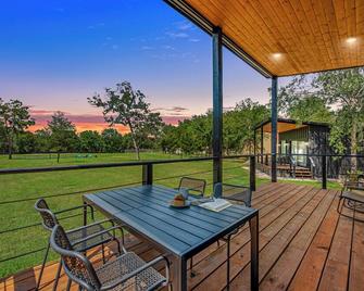 Finca Agave Deluxe Home No. 6 Buttercup - Hempstead - Patio