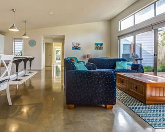 Beach Retreat on Koala - Cowes - Living room
