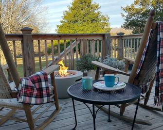 Private Main Level Of This Sunny House Near The Blue Ridge Parkway, Bedford, Va - Bedford - Balkon