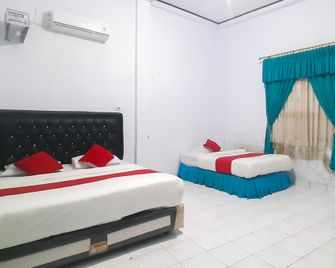Hotel Niaga Mitra RedDoorz - Бенгкулу - Спальня