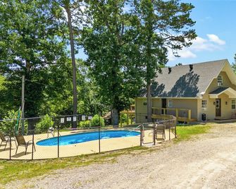 Trailhead Lodge - Eureka Springs