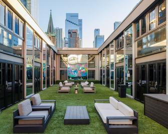 Hudson Yards Hotel - New York - Patio