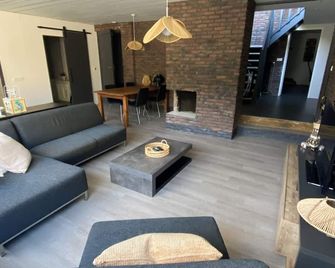 Central apartment - perfect base for nature, culture and cities - Soest - Living room