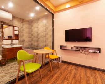 Love Nest Theme Hotel (Liaoyang Railway Station Branch) - Liaoyang - Bedroom