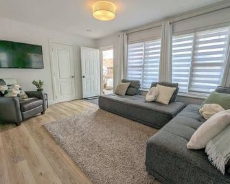 Condo #3 - 2 min Bord de l'eau Billard & Barbecue - Sainte-Anne-de-Beaupré - Sala de estar