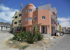 Laginha Beach Guest House - Mindelo - Building