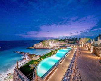 Ora Resort Avia Blue Lagoon - Nusa Penida - Havuz