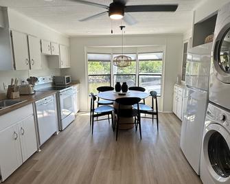 Navy Flamingo - Marco Island - Kitchen