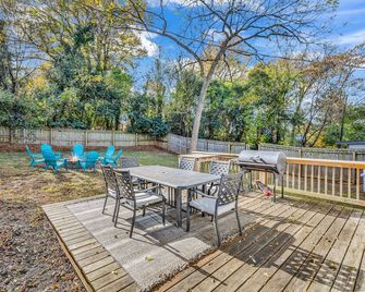 4BR Bright and Modern - Close to Everything - Charlotte - Balcón