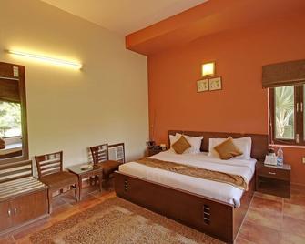 Wood castle Spa & Resort - Rāmnagar - Bedroom