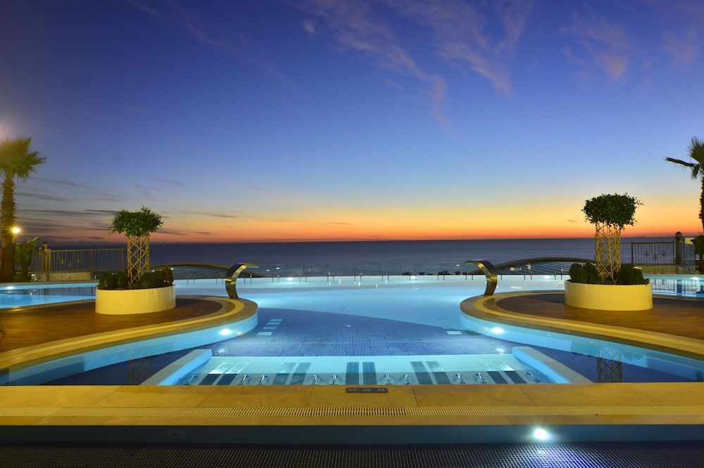 إيليت لاكشري سويت آند سبا - الانيا - حوض السباحة