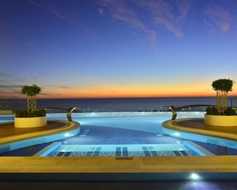 إيليت لاكشري سويت آند سبا - الانيا - حوض السباحة