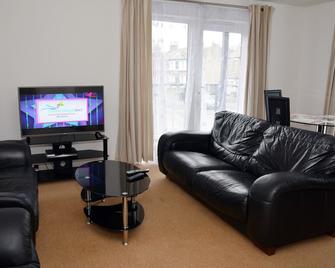 Gorgeous 2 Bedroom Apartment,sleeps 6 - London - Living room
