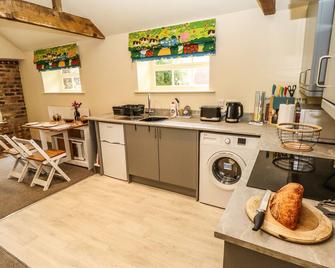 The Old Mower Shed - Grantham - Kitchen