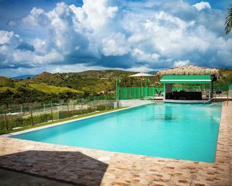 Hotel Vista Verde - Yauco - Piscina