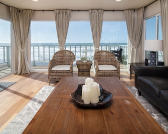 Classic Cayucos Oceanfront Remodeled As Of 2023 - Cayucos - Living room
