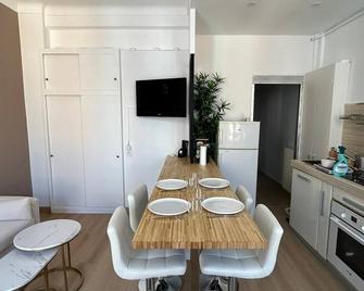 Nice - Appartement T3 rénové de 50 M2 classé 2 étoiles - Nice - Salle à manger
