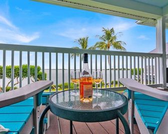 Tiny Villa, Big Ocean Views| Breathtaking Sunsets - Duck Key - Balcony