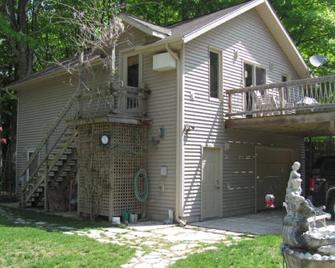 Frenchman Bay Cottages--Loft - Sauble Beach - Building