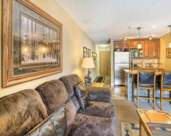 Copper Mountain Ski-inandSki-Out Condo with Balcony! - Copper Mountain - Sala de estar