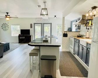 Peaceful cabin on the Cochee river w/ 4 acres land - Jasper - Kitchen