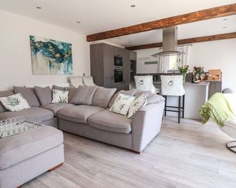 カンリフ バーン - シプリー - リビングルーム