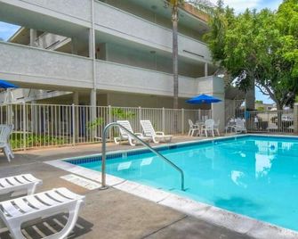 Motel 6 San Diego Chula Vista - Chula Vista - Piscina