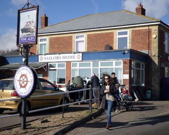 Lighthouse Chalet - Lowestoft - Building