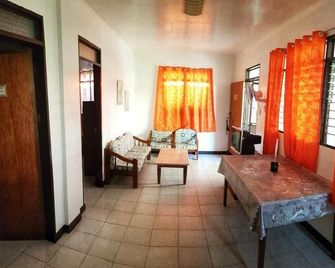 White Beach Guest House - Puerto Galera