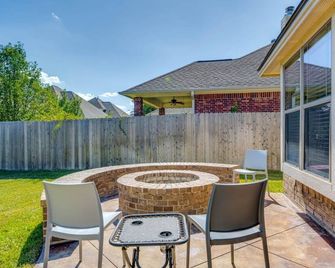 4bed 3bath Close2a M Santa s Wonderland Hospital L2 EV - College Station - Patio