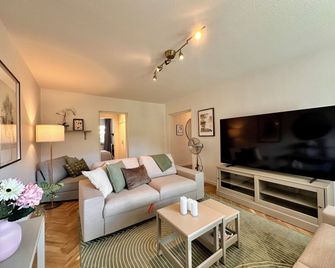 Prinshöjden Hotel - Smart Digital Apartments & Villas - Katrineholm - Soggiorno