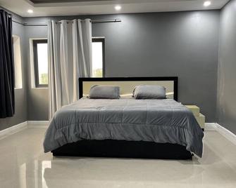 Luxury Penthouse Oasis Hideaway - Montego Bay - Bedroom