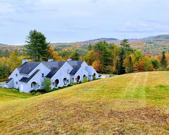Tenney Mountain Getaway - Ski In/Ski Out; Lake, Hiking Trails, Psu Nearby! - Plymouth