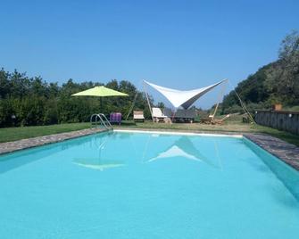 Country house with swimming pool in the province of Fermo. - Lapedona - Piscina