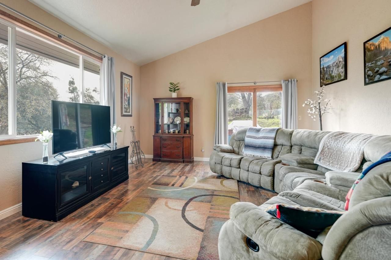 Sweeping Views! Charming Home Near Dtwn Jamestown