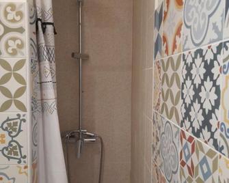 Studio mirabeau les halles 15m2 climatisation - Narbona - Baño